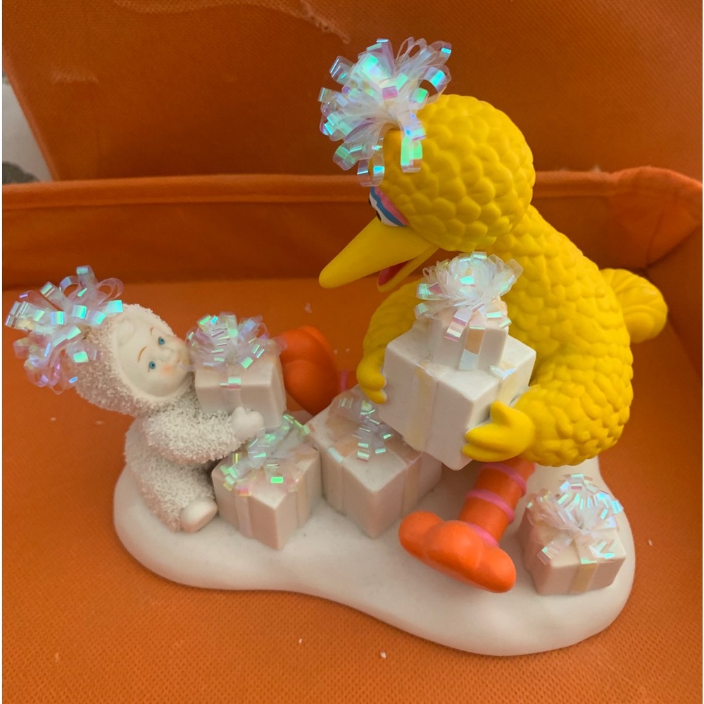 Dept 56 Snowbabies With Big Bird “We Are Wrapped and Ready to Go” Figurine